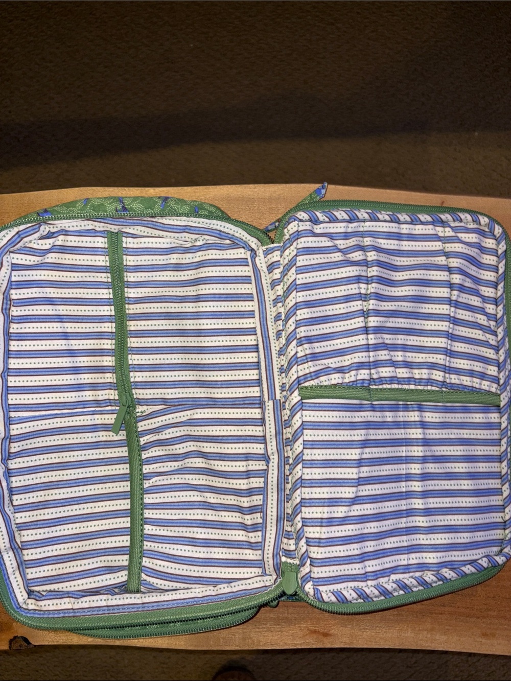 Vera Bradley | Green Bird Print Travel Case - Picture 4 of 5